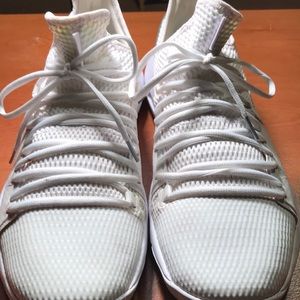 Men’s size 14 white under armour hovr sneaker